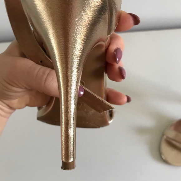 Gold shoes worn once - Picture 5 of 5